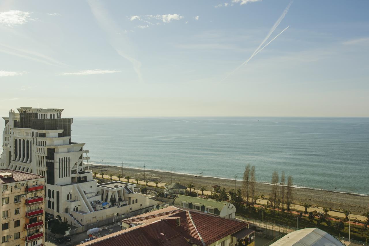 Viva Blue Batumi Aparthotel Exterior photo