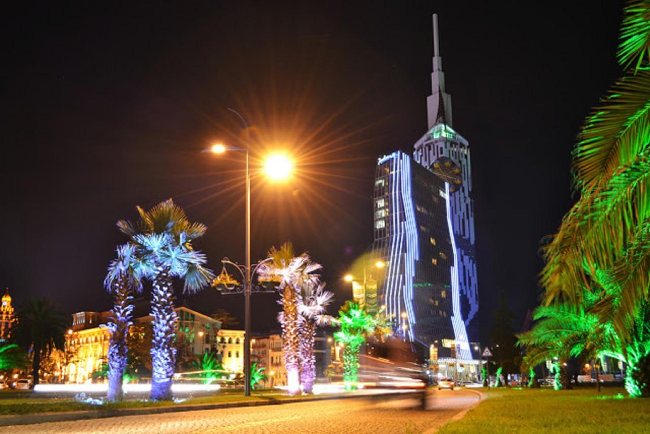 Viva Blue Batumi Aparthotel Exterior photo